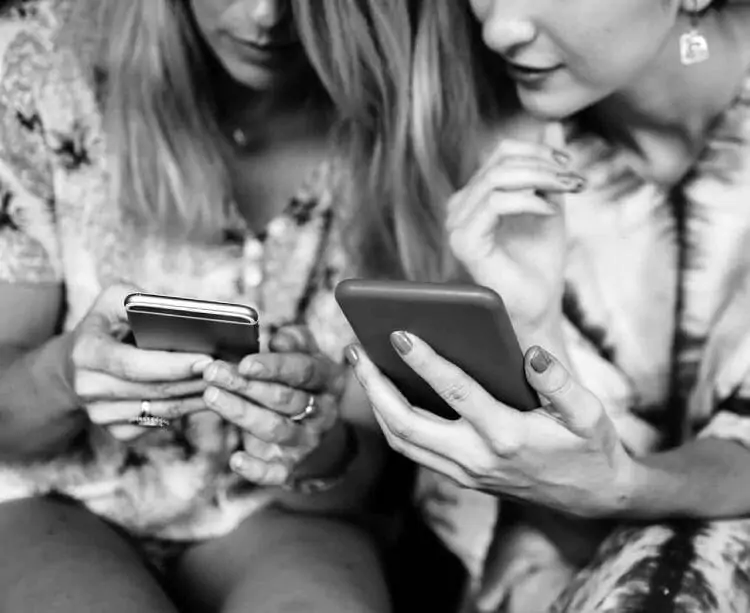 two women browsing their phones