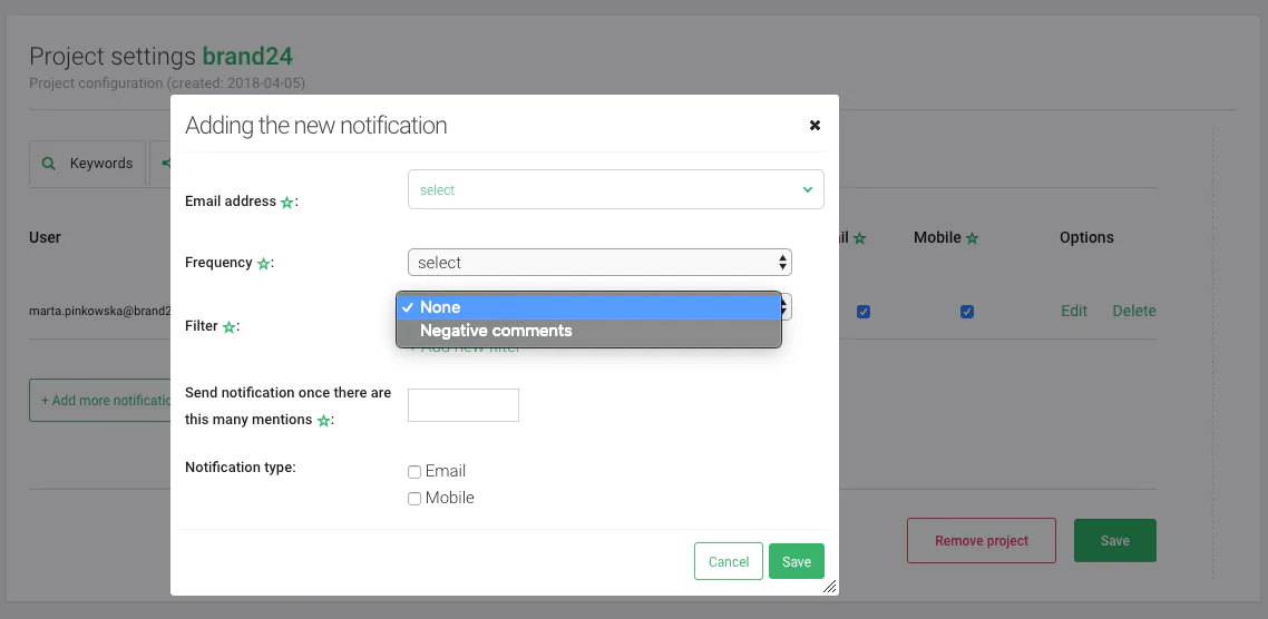 un panel de notificaciones dentro de una herramienta de seguimiento de medios 