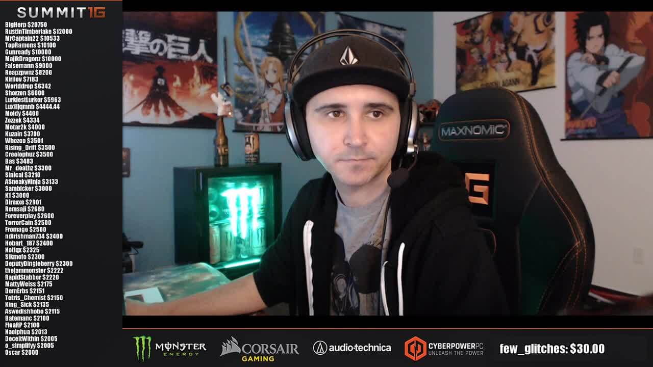 Captura de pantalla de Jaryd "Summit1G" Lazar retransmitiendo en Twitch con una nevera Monster de fondo.