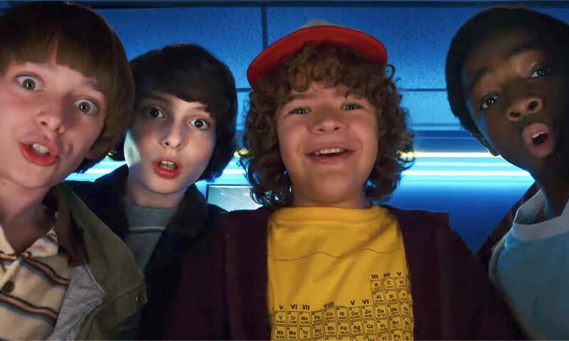 Stranger Things scene in which main characters play an arcade game
