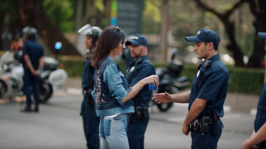 La campaña de Pepsi de 2017 con Kendall Jenner.